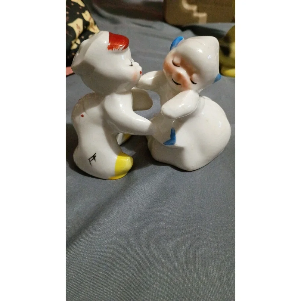 Vintage Van‎ Tellingen Huggers Salt and Pepper Shakers